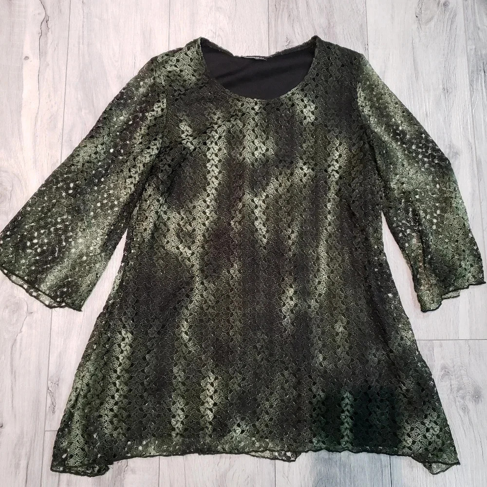 (1)Initiatives Dark Green Top Womans Size  S